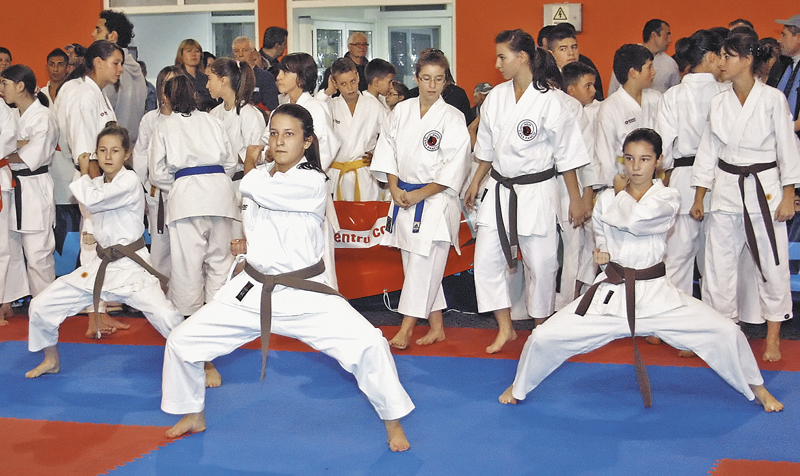 Campionatul Naţional de karate SKDUN – kata şi kumite pe echipe a ajuns în Voluntari
